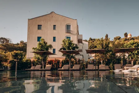 ananea-Tropea-Yachting-Resort-Poolbereich-und-Swim-Up-Rooms ananea-Tropea-Yachting-Resort-Poolbereich-und-Swim-Up-Rooms