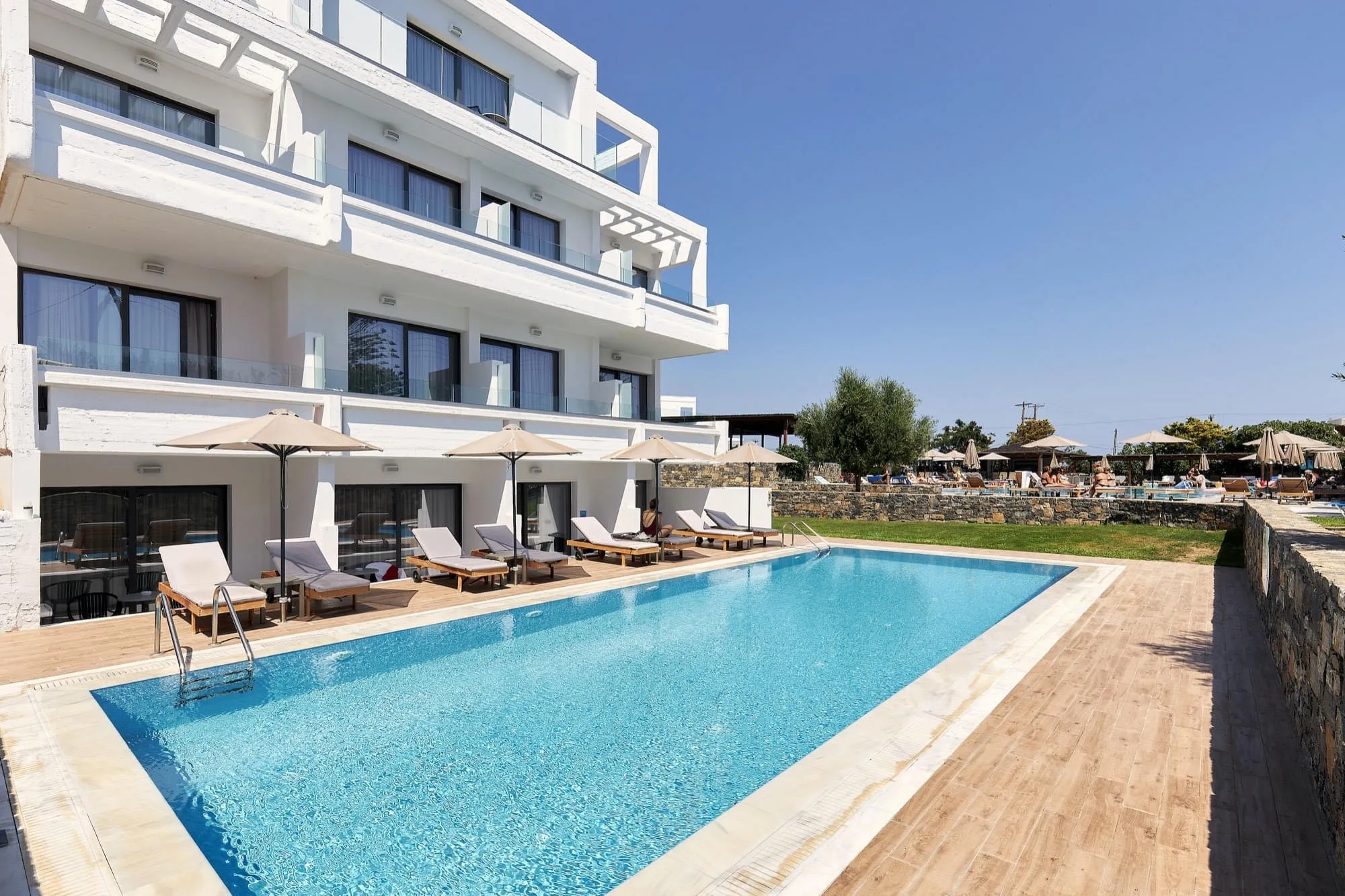 sentido_amounda_bay_dbl_room_swim_up_sharing_pool_dbq_2.jpg