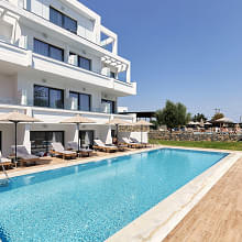 sentido_amounda_bay_dbl_room_swim_up_sharing_pool_dbq_2.jpg