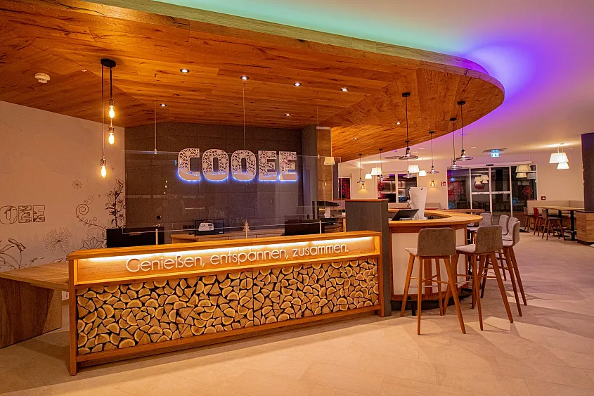 cooee_alpin_hotel_bad_kleinkirchheim_rezeption_