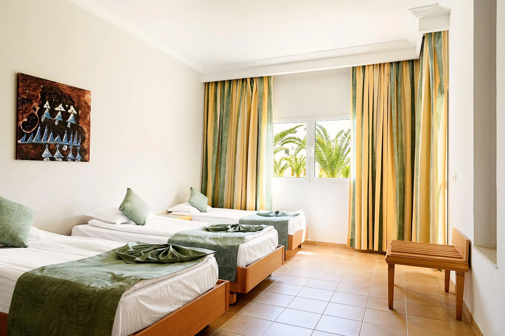 family_room_garden2