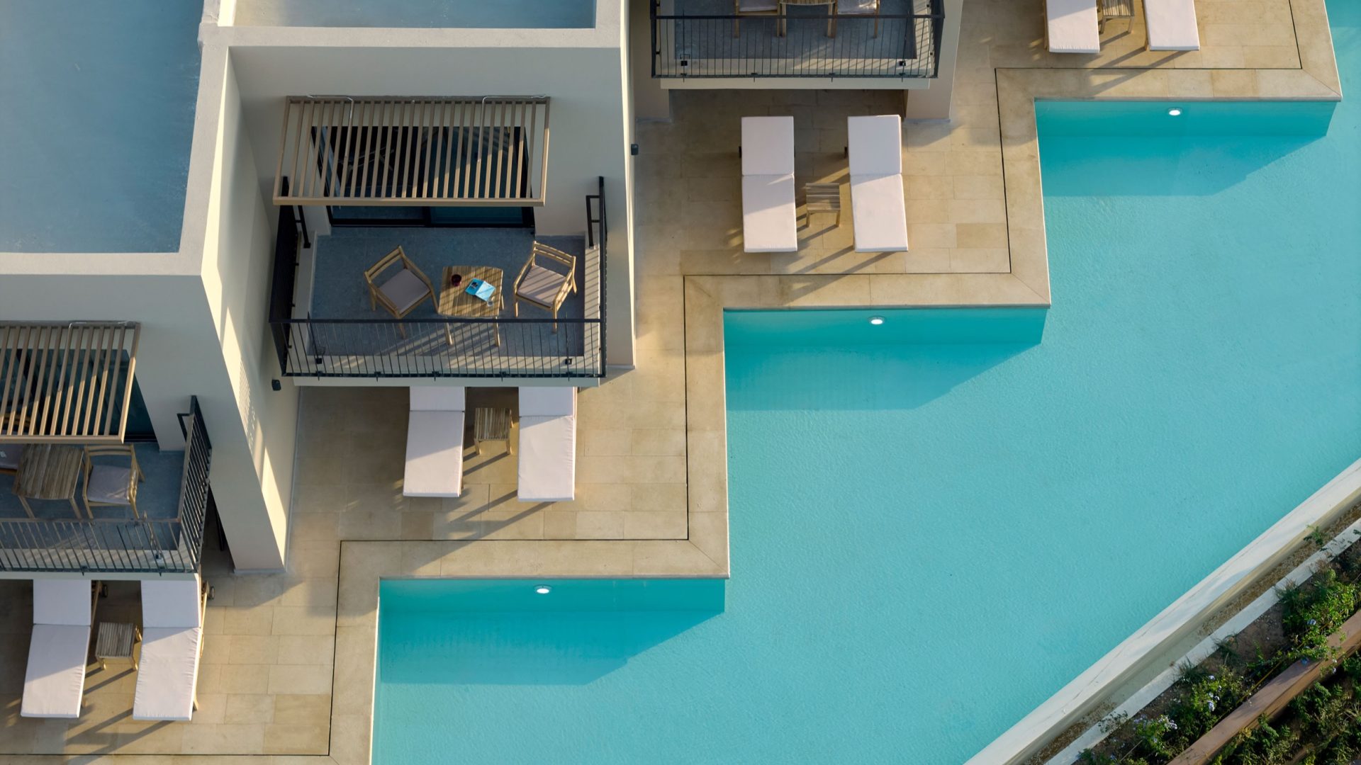 11_ER_Rocrita_Aerial_Pool