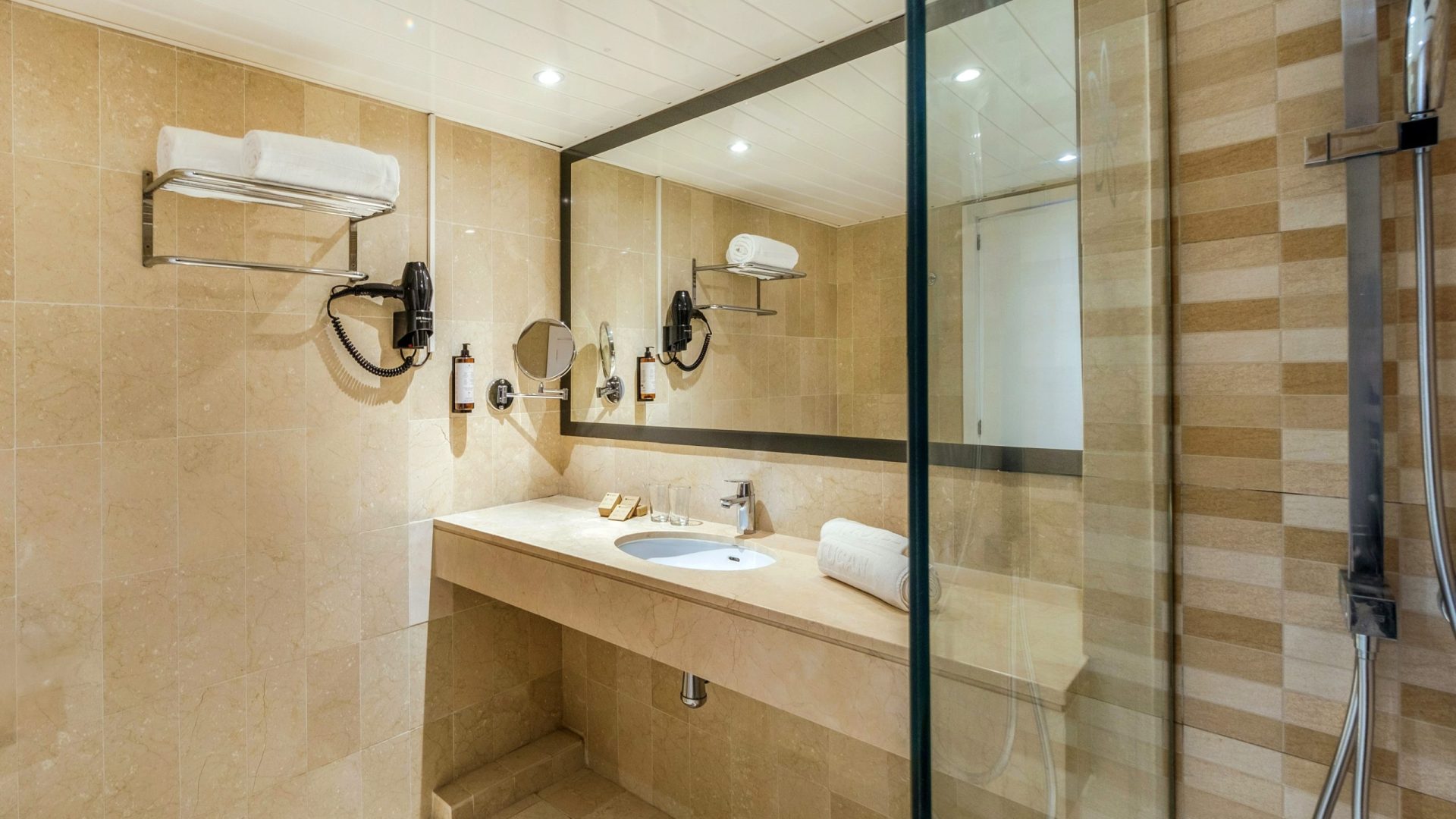 Bathroom Promo + Standard + Pool View + Side Sea View + Partial Sea View - 4