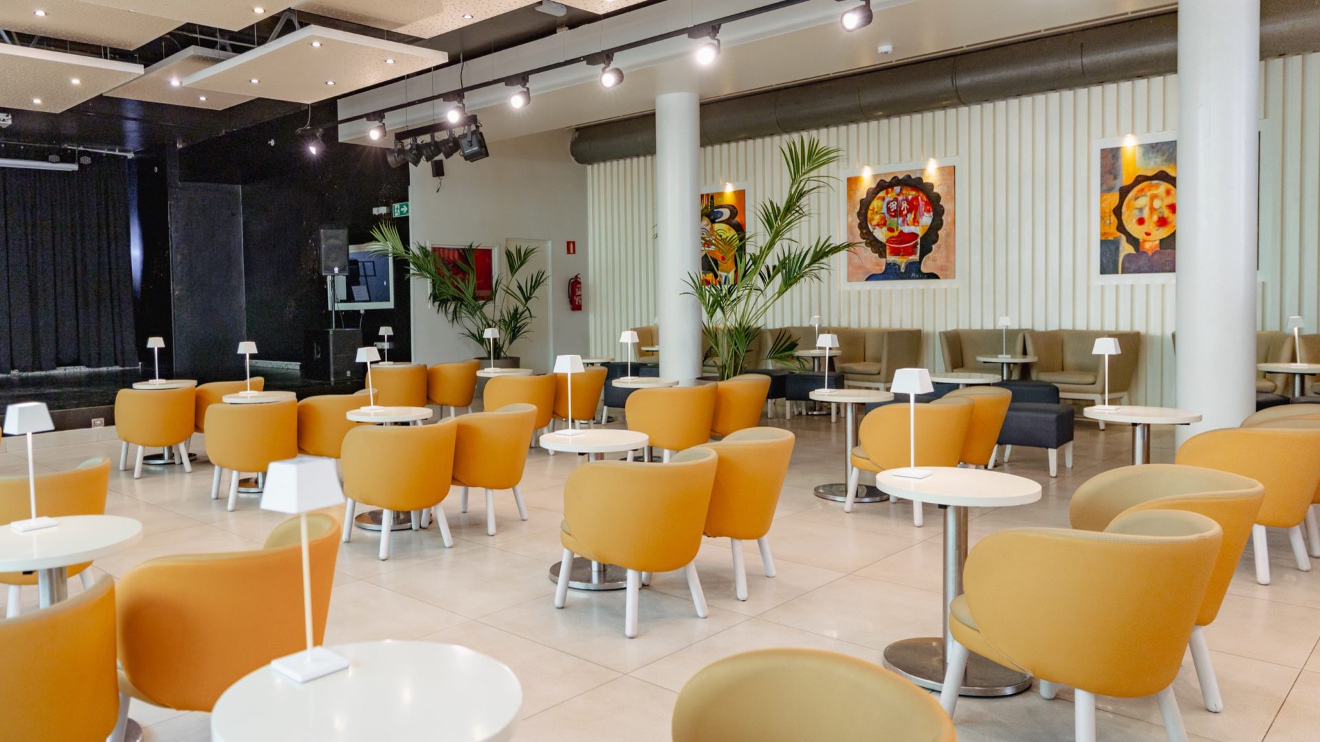 Lanzarote-Puerto-del-Carmen-Sentido-Aequora-Suites-3029-blue-bar-c10-0A4A1743