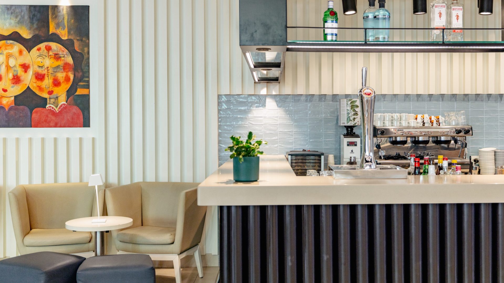 Lanzarote-Puerto-del-Carmen-Sentido-Aequora-Suites-3029-blue-bar-c10-0A4A1754