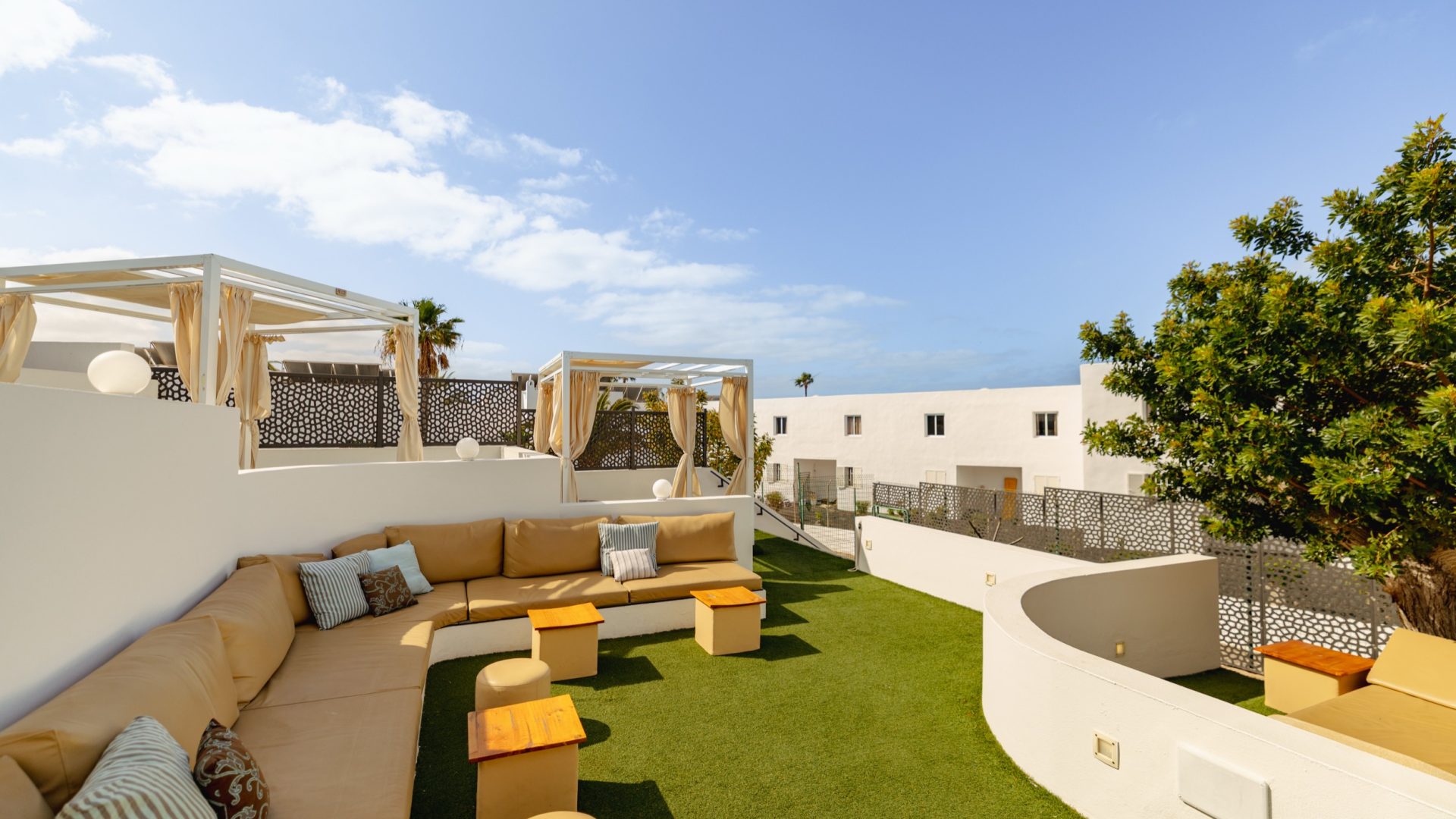 Lanzarote-Puerto-del-Carmen-Sentido-Aequora-Suites-3029-chillout-c10-0A4A1634