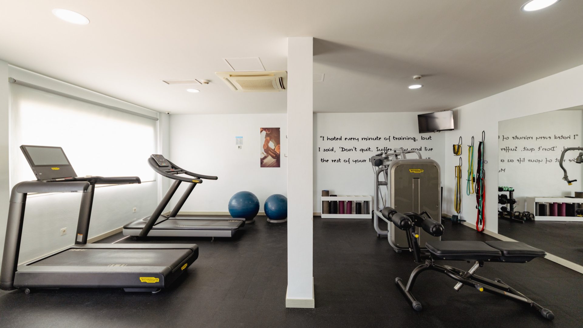 Lanzarote-Puerto-del-Carmen-Sentido-Aequora-Suites-3029-gym-c10-0A4A2430