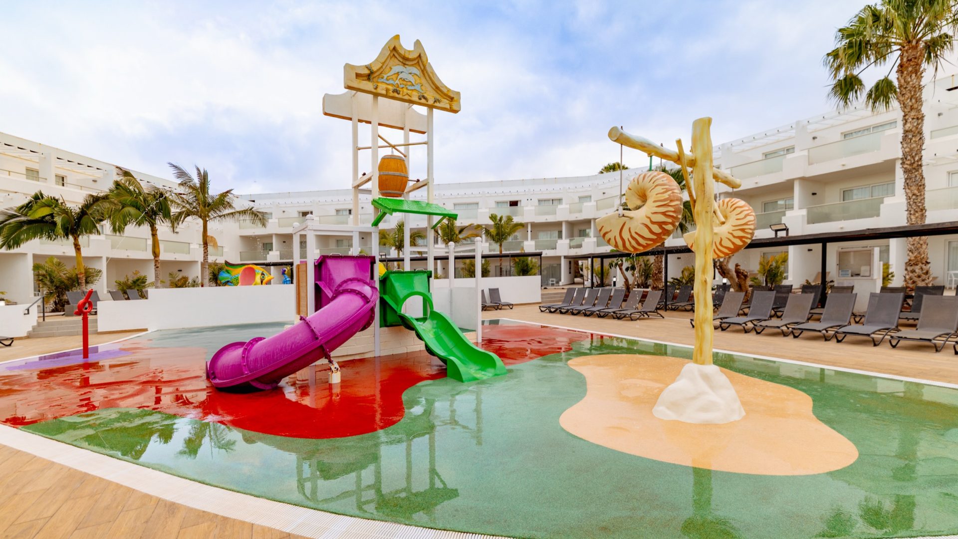 Lanzarote-Puerto-del-Carmen-Sentido-Aequora-Suites-3029-kids-pool-bubbles-c10-0A4A1441