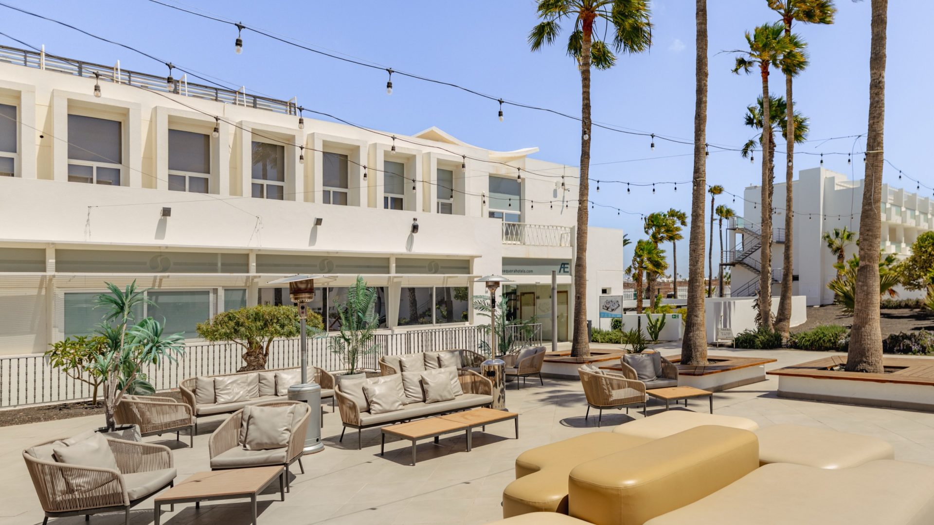 Lanzarote-Puerto-del-Carmen-Sentido-Aequora-Suites-3029-lobby-reception-c10-0A4A2377