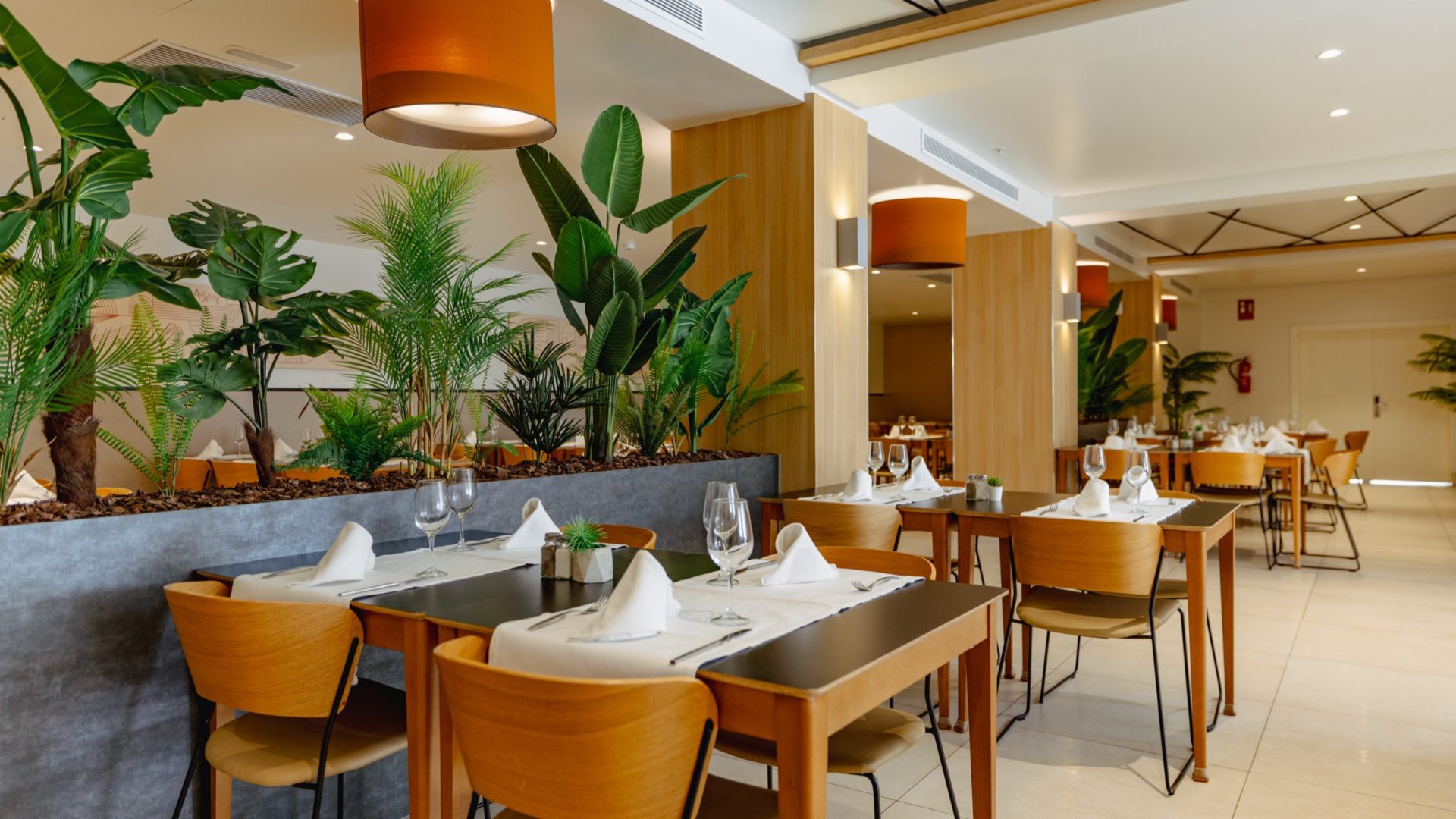 Lanzarote-Puerto-del-Carmen-Sentido-Aequora-Suites-3029-main-restaurant--c10-0A4A1964