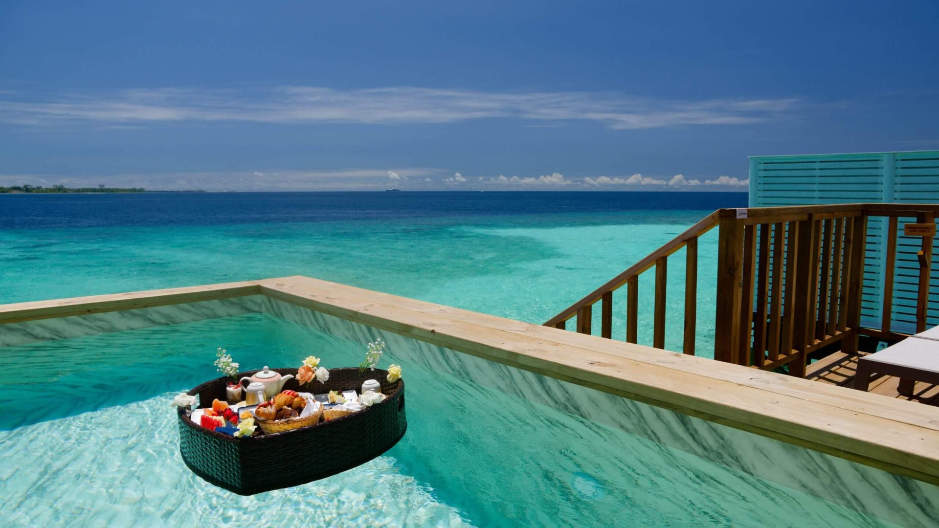 OBLU NATURE Helengeli by SENTIDO - Activities & Services - Floating Breakfast 02