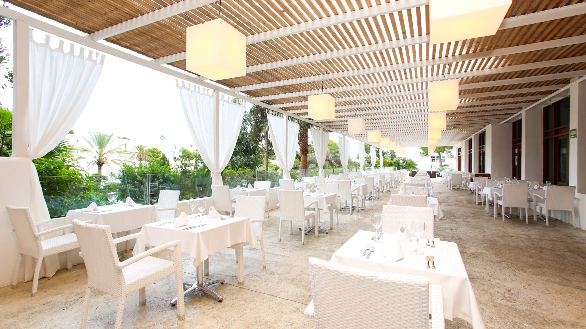 Restaurant terrace 1