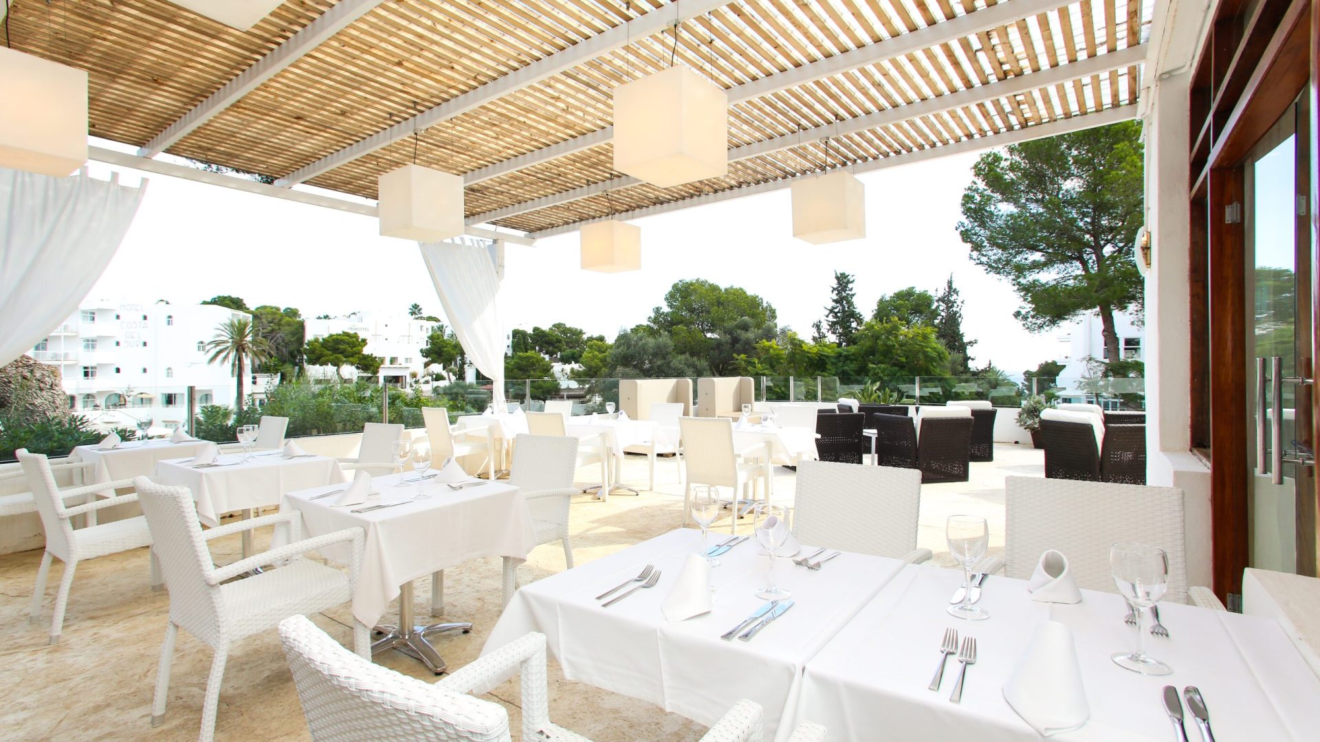 Restaurant terrace 3