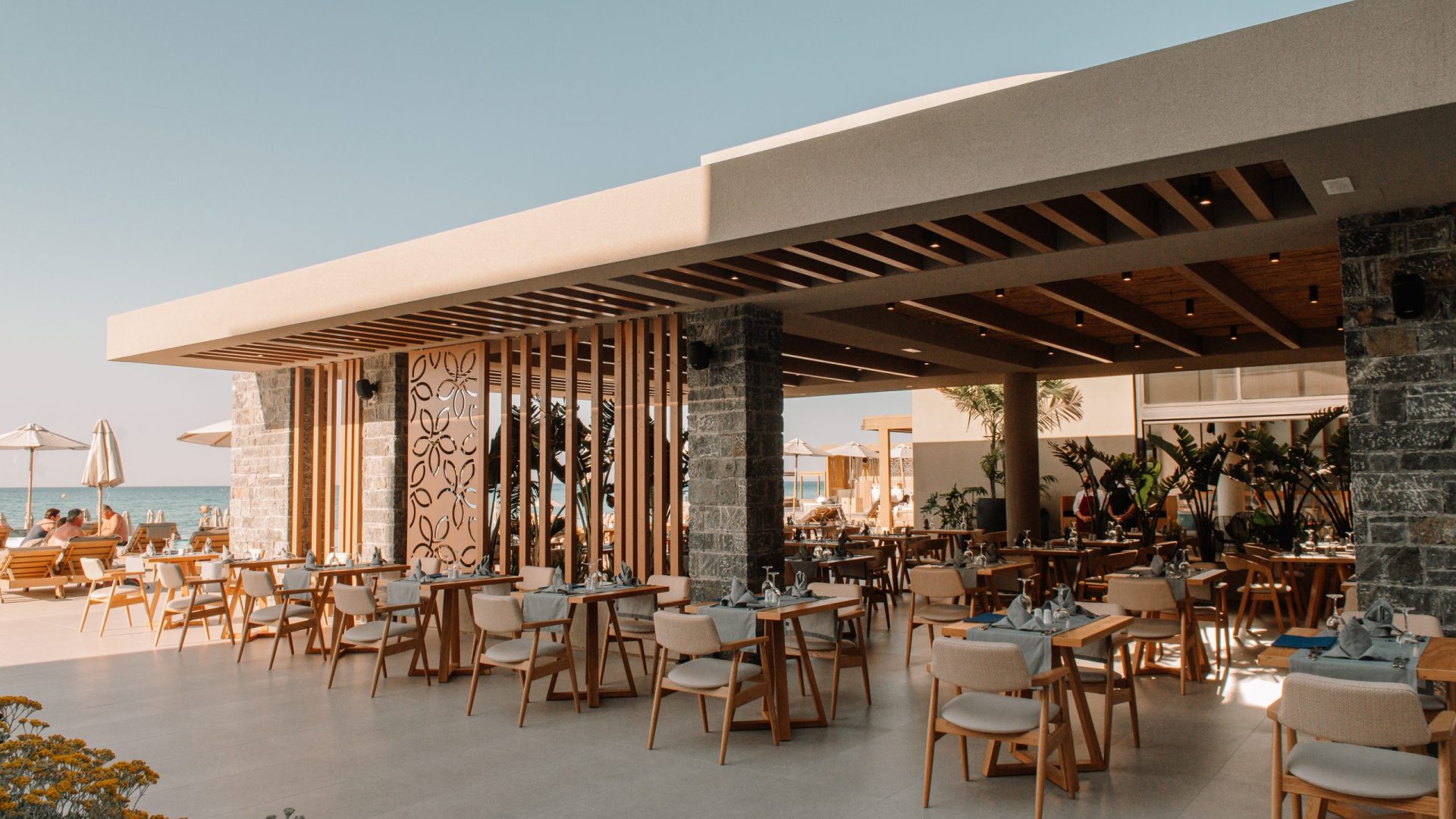 Unique Blue main restaurant terrasse